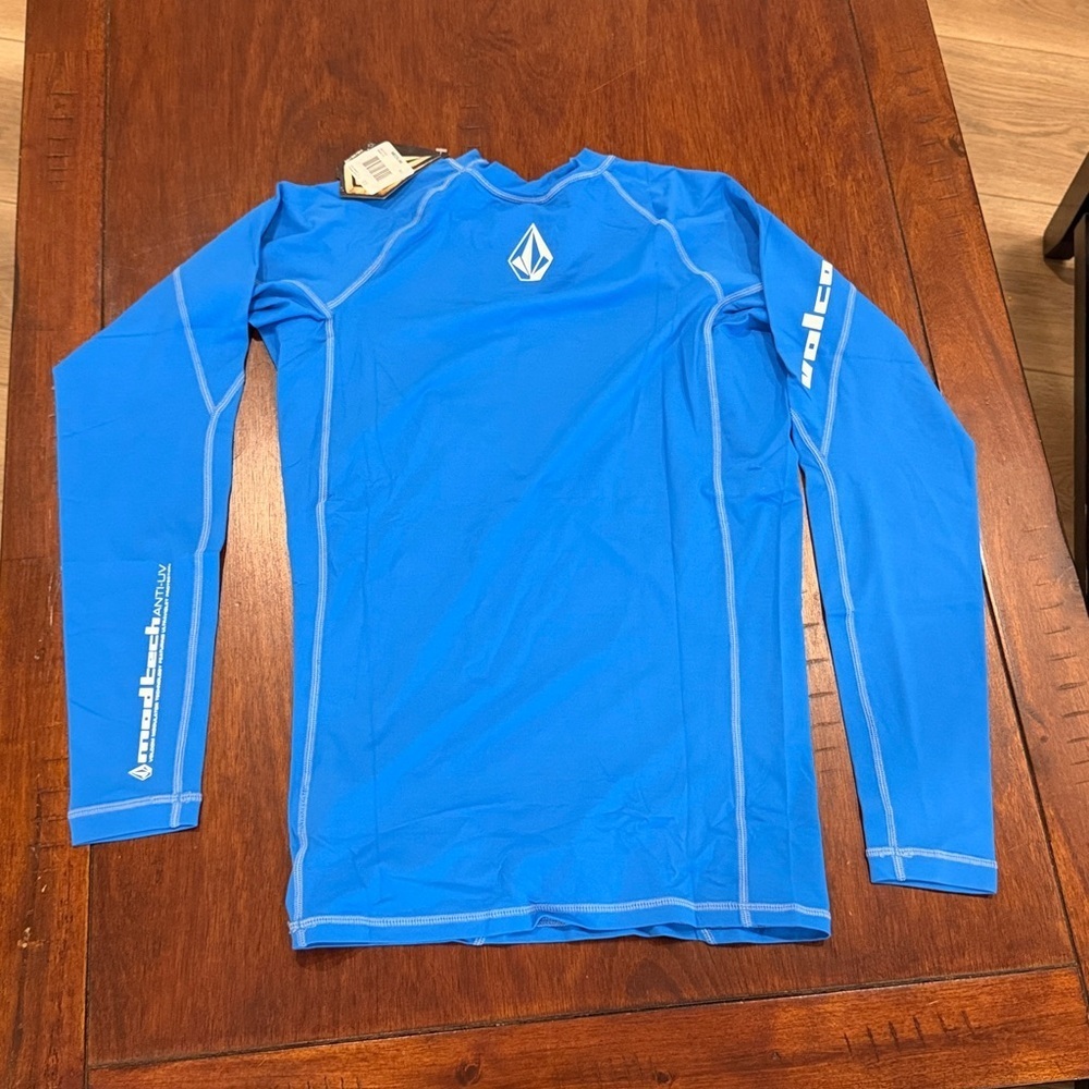 NWT Volcom Long Sleeve Rashguard Size Medium - Picture 4 of 4